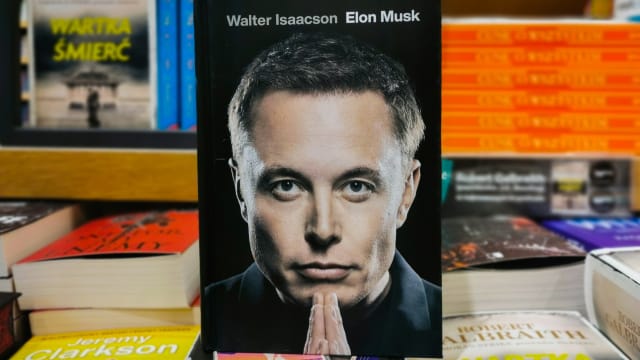 Elon Musk’s transgender daughter Vivian Jenna Wilson accused Walter Isaacson of throwing her to the wolves in his 2023 biography of her father. 