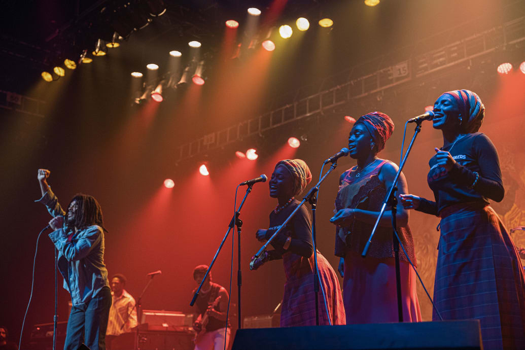 Kingsley Ben-Adir sings on stage with backup singers in a still from ‘One Love’