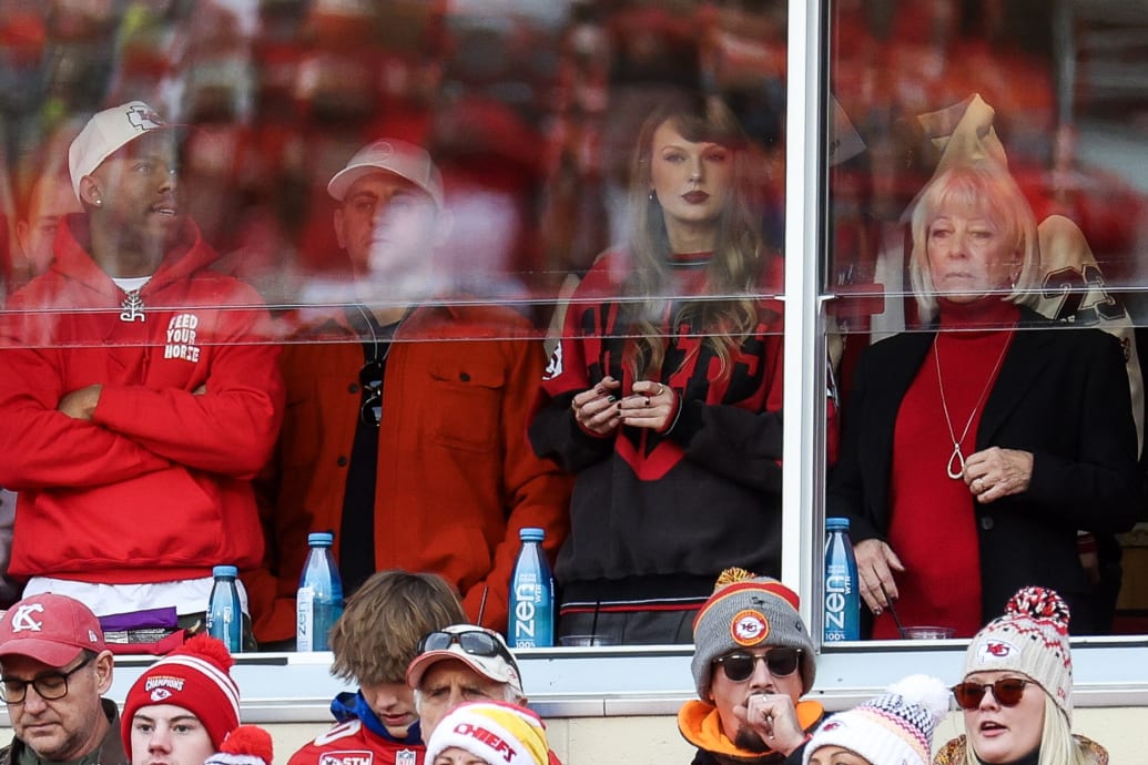 Taylor Swift wears a vintage sweatshirt at the Kansas City Chiefs game