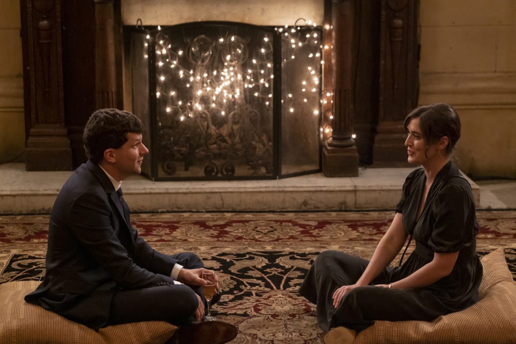 A photo of Jesse Eisenberg and Lizzy Caplan in FX’s Fleishman Is In Trouble.
