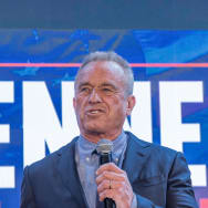 Robert F. Kennedy Jr. announces a “No Spoiler” pledge for the upcoming elections at a campaign stop.