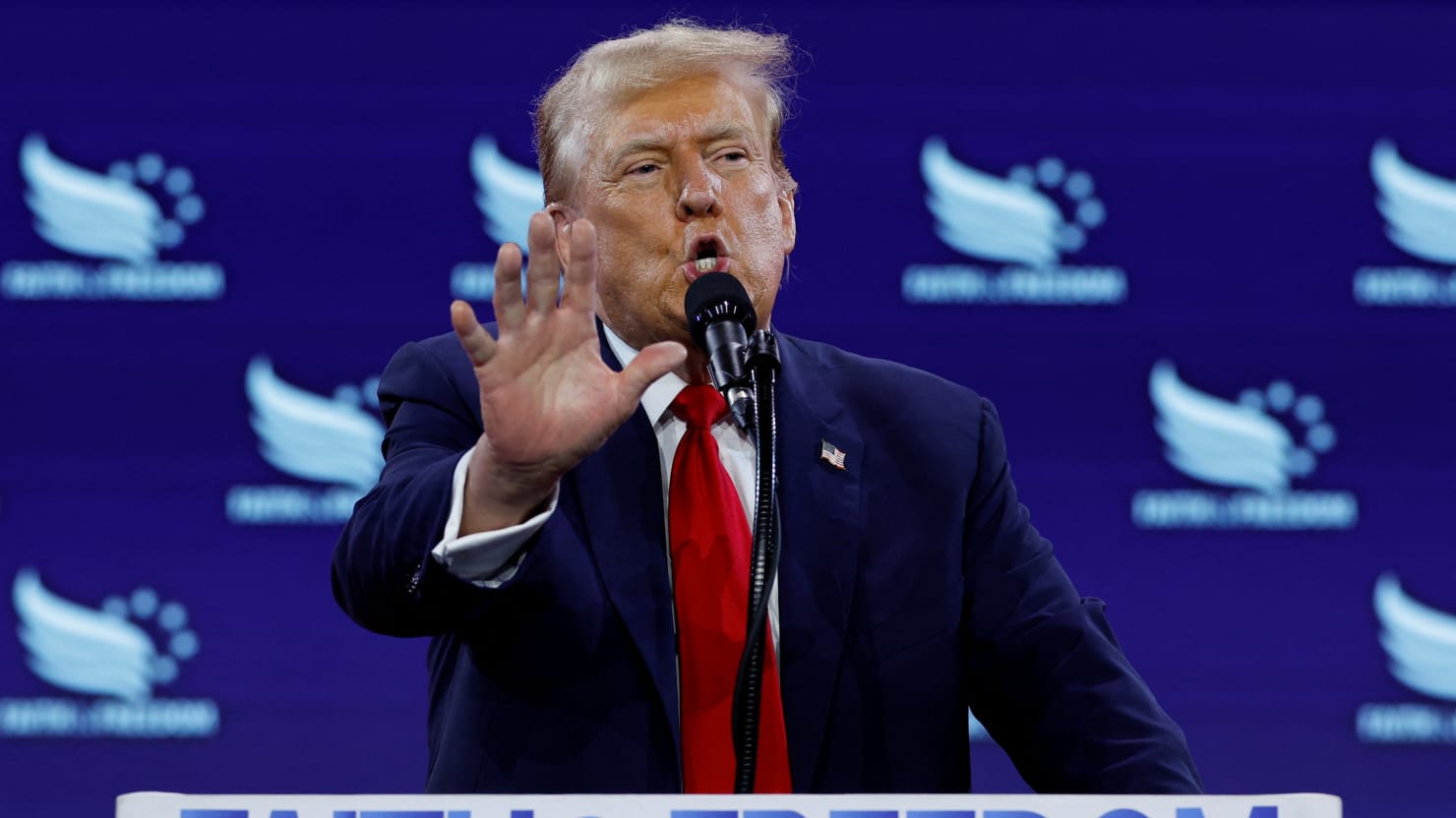L’ancien président Donald Trump dit à la foule qu’il veut un « dôme de fer » au-dessus de l’Amérique