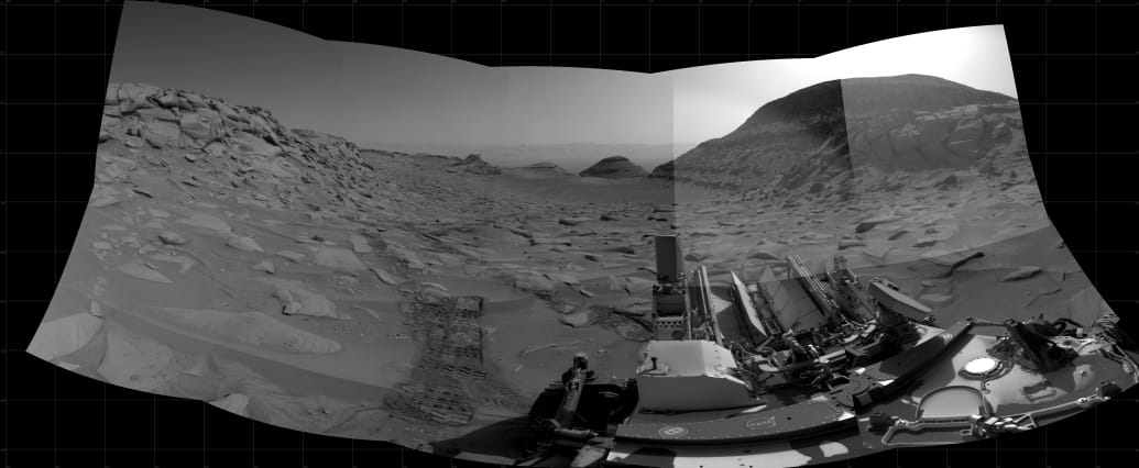 Το Curiosity Mars Rover της NASA επέστρεψε μια εκπληκτική «καρτ ποστάλ» το πρωί και το απόγευμα