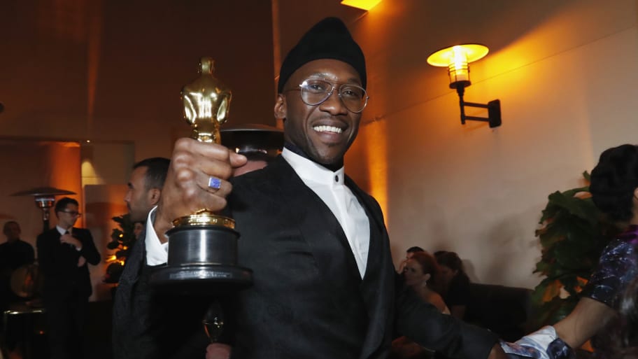 91st Academy Awards - Oscars Governors Ball - Hollywood, Los Angeles, California, U.S., February 24, 2019. Mahershala Ali with his Best Supporting Actor award for "Green Book."