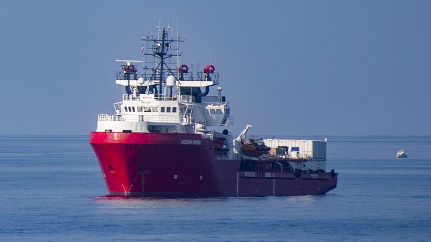 Šimtai įstrigo „Ocean Viking“ laive – jiems pritrūko maisto