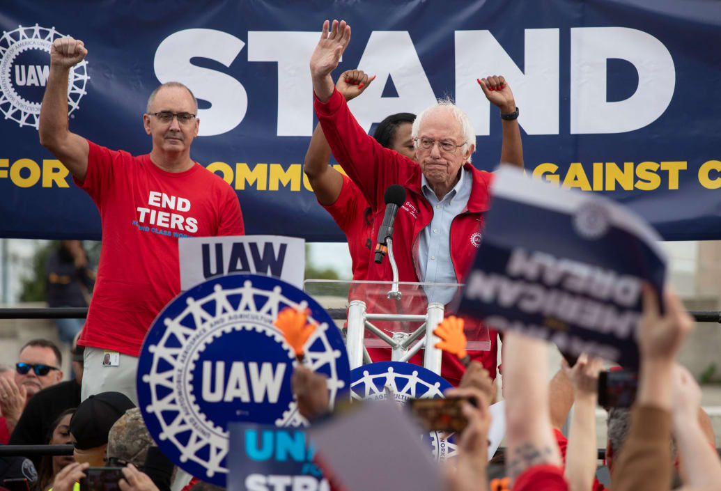 Photograph of Bernie Sanders at a UAW strike