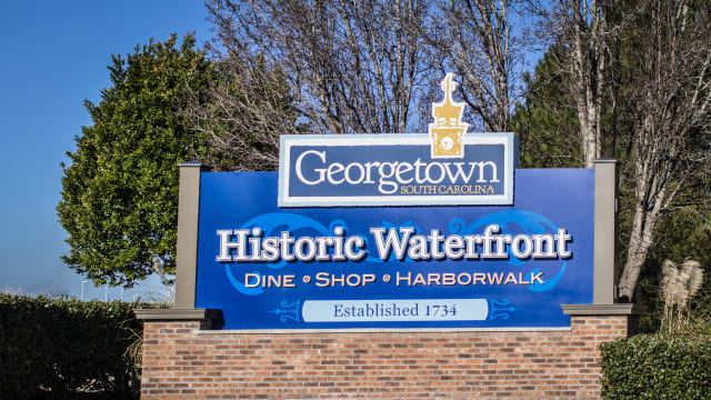 Welcome sign to the historical district of Georgetown, South Carolina.