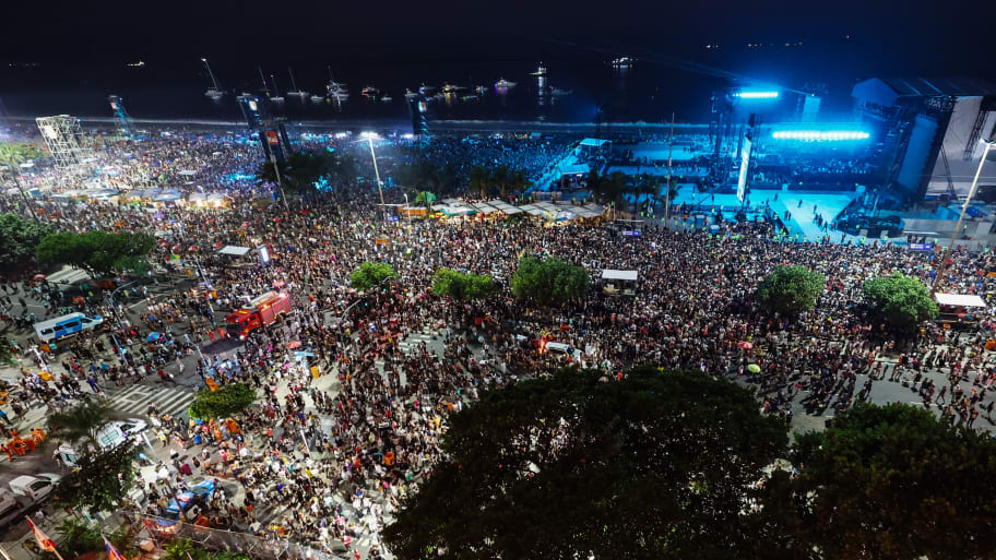 A photograph of the crowd ahead of Madonna's performance at Copacabana beach.