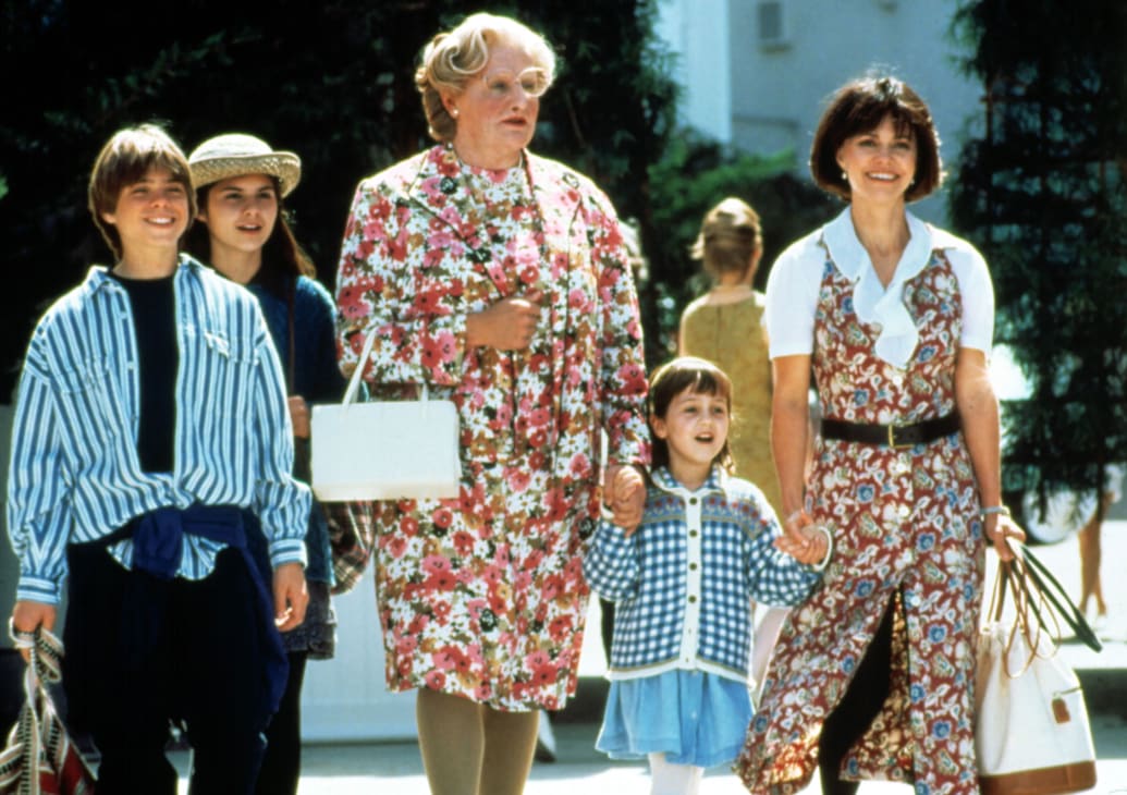 Matthew Lawrence, Lisa Jakub, Robin Williams, Mara Wilson, Sally Field hold hands and stand in the street in a still from Mrs. Doubtfire