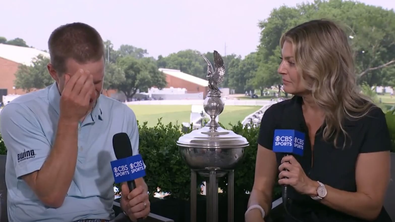 Peter Malnati gives a tearful interview to CBS' Amanda Balionis after news of the passing of 30-year-old pro golfer Grayson Murray.