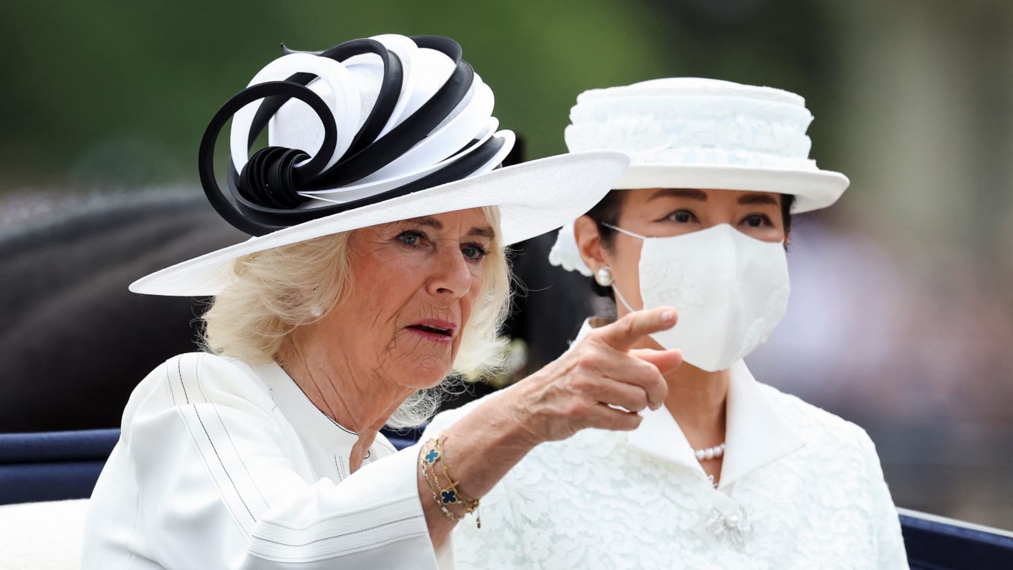 ¿Por qué la emperatriz de Japón usó una máscara para encontrarse con la familia real?