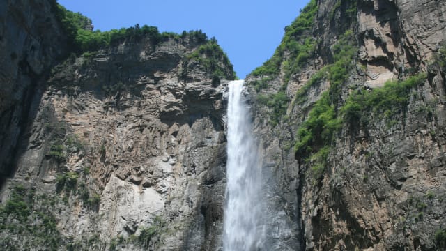The Yuntai Falls, China’s highest waterfall, is fed by pipes during the dry season, park officials admitted.