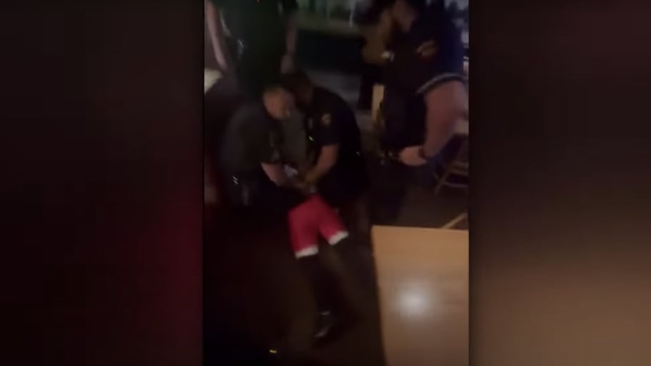 Kenosha Police officers forcefully arrest a man in Applebee’s after incorrectly suspecting him of being involved in a hit-and-run.