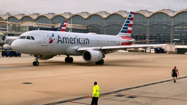 An American Airlines Airbus A320-214 taxis at Ronald Reagan National Airport in Arlington, Virginia.