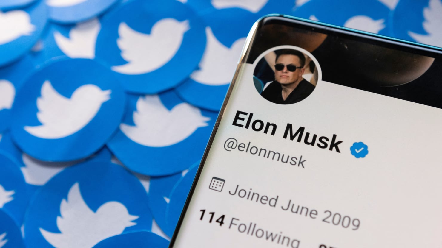 Elon Musk to Slash Twitter Executive Pay Monetize Tweets – The Daily Beast