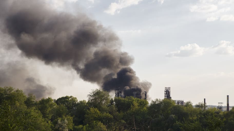 Smoke rises around the town of New York, Torecki in Ukraine's Donetsk Oblast, a town that the Russian Ministry of Defence claims to have seized on Monday 19 August.