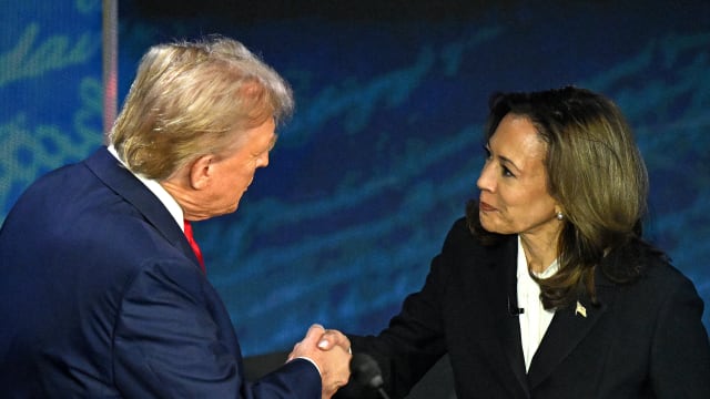 Trump and Harris shake hands