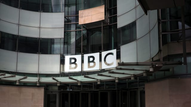 Scotland Yard asked the BBC to stop its investigation into an unidentified host accused by a mother in the report in The Sun of paying a child for sexual images.