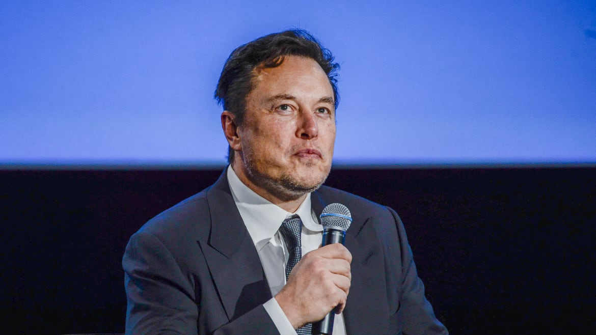 Musk Says He Won’t Unban Any Accounts Until New ‘Content Moderation Council’ Forms