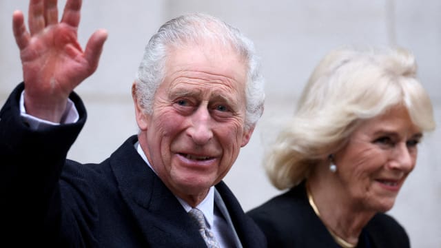  Britain's King Charles leaves the London Clinic with Queen Camilla after receiving treatment for an enlarged prostate in London, Britain January 29, 2024