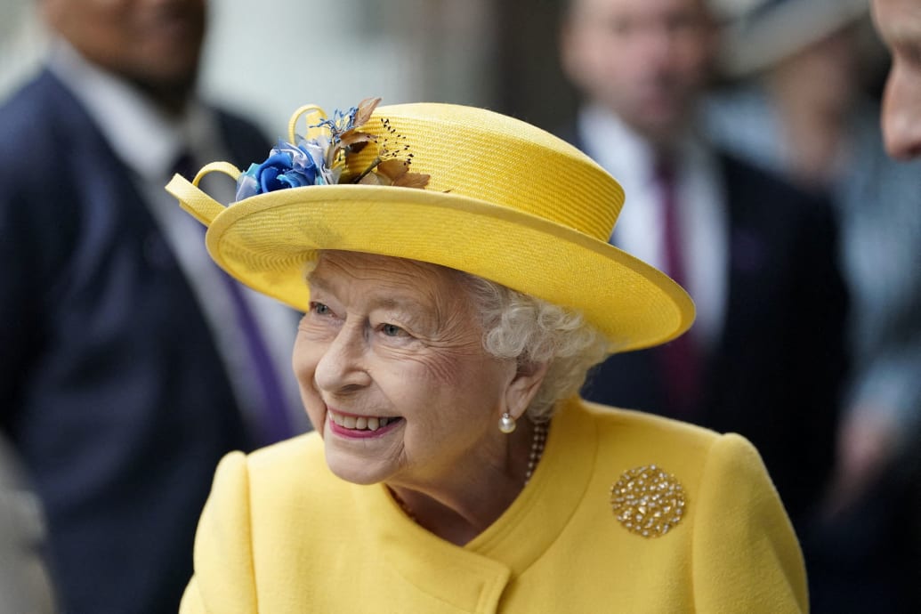 Britain's Queen Elizabeth meets staff of the Crossrail project and Elizabeth Line as they mark the completion of London's Crossrail project at Paddington station in London, Britain May 17, 2022.