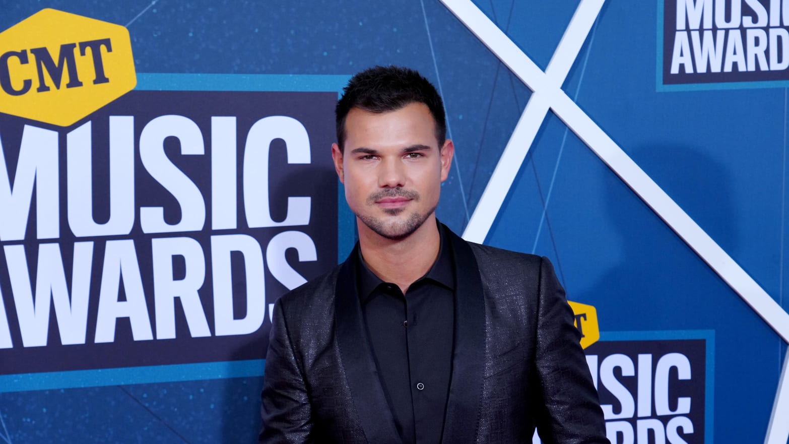 Taylor Lautner posing at the 2022 CMT Music Awards