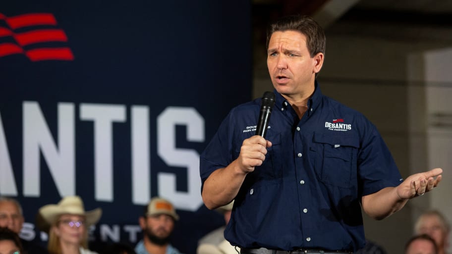 Ron DeSantis vetoes a popular bill on electric cars in Florida