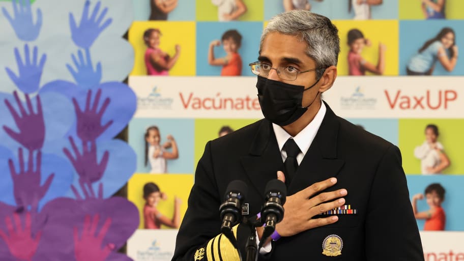Vivek Murthy stands at a podium