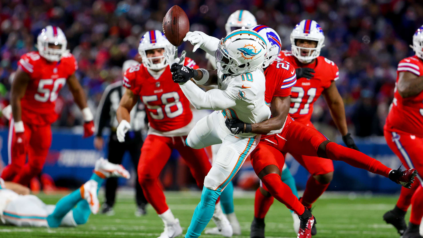 Bills-Dolphins Game Paused Over Fans Hurling Snowballs