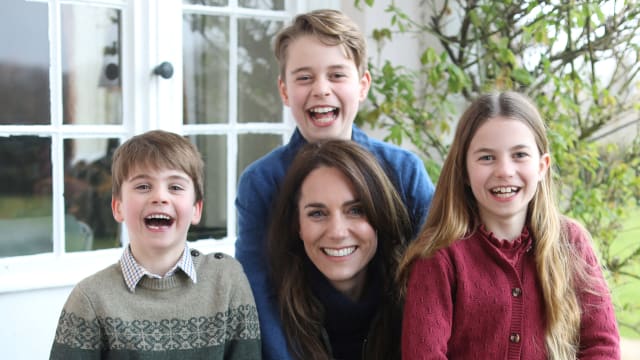 The image of Kate Middleton with her children that she admits she doctored.