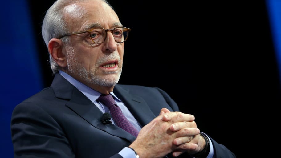 Nelson Peltz, founding partner of Trian Fund Management, speaks at a conference in Laguna Beach, California, in 2016.