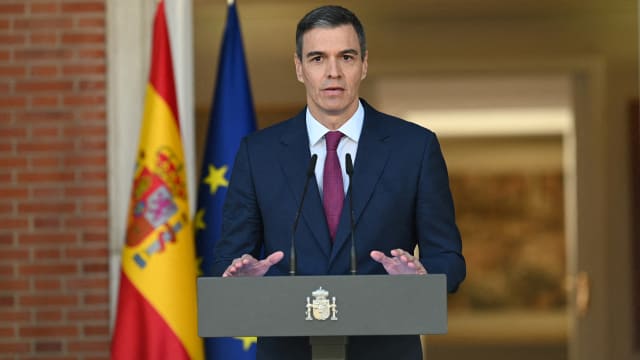 Spain’s Prime Minister Pedro Sanchez gives a statement to announce he will stay on as Prime Minister after weighing his exit from the Spanish government.