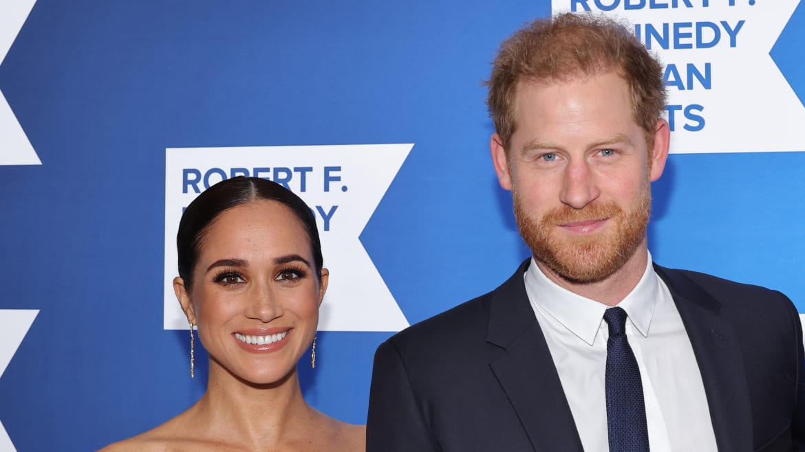 Harry and Meghan Say They’re Victims of ‘Institutional Gas Lighting’