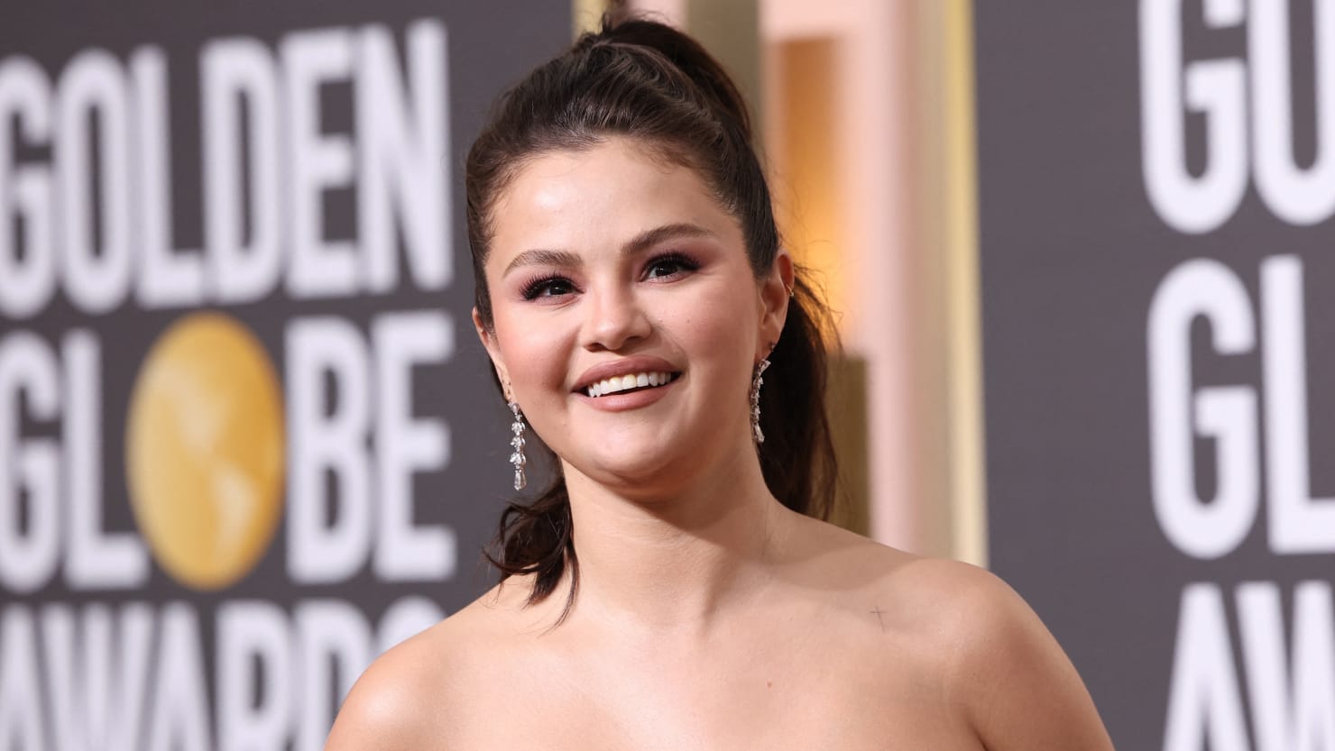 Selena Gomez Defends Hailey Bieber From Death Threats: ‘I Want This To Stop All’