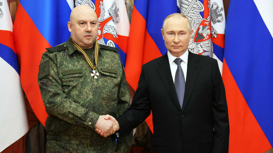 Vladimir Putin and General Sergei Surovikin