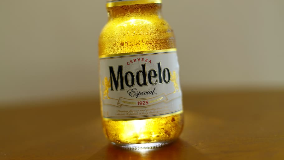 A bottle of Modelo Especial