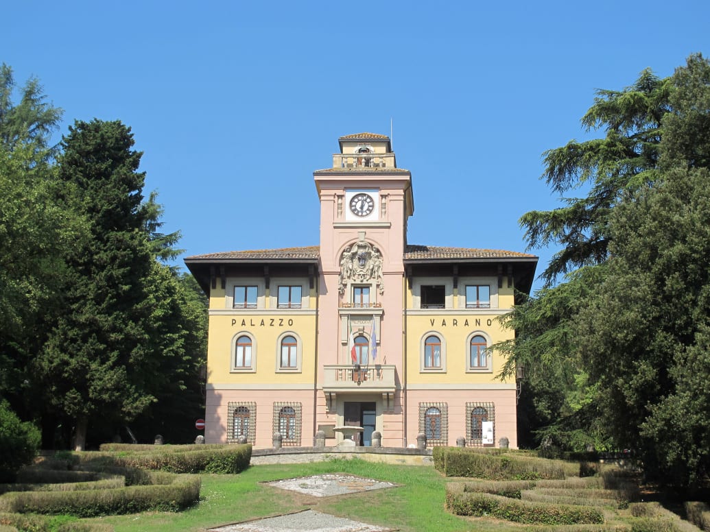 The present town hall of Predappio, Palazzo Varano, in Italy. The Italian dictator was born in the town in 1883, and for a time he lived in this building that used to be a school. (to dpa \"Delicate memory: Where dictators were at home.
