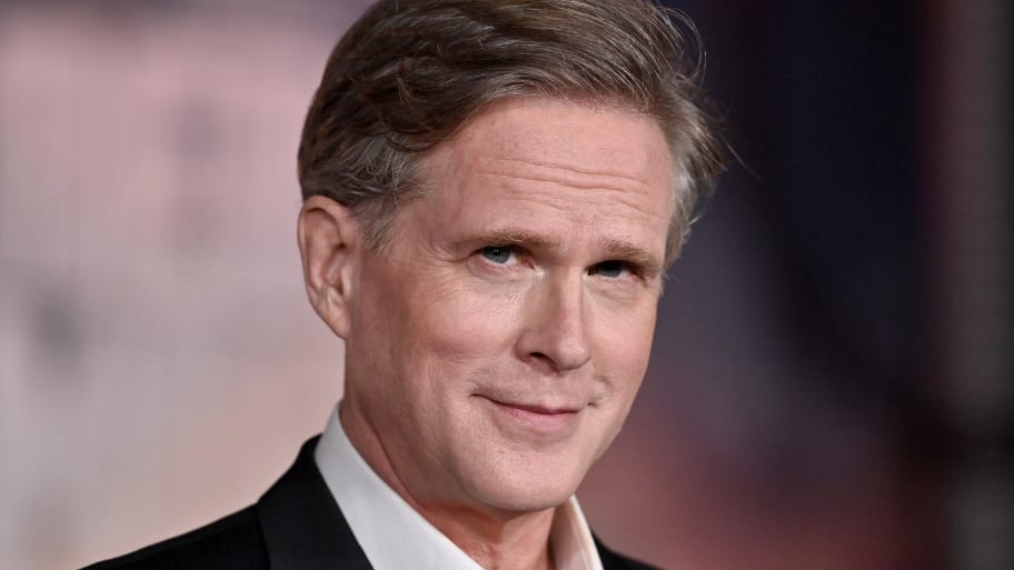 Cary Elwes has reportedly turned to police for help in solving a series of thefts from his home. 