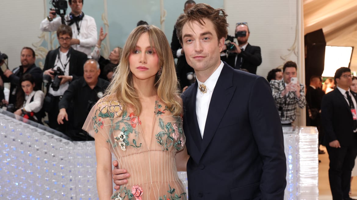 Robert Pattinson and Suki Waterhouse Are Having a Baby