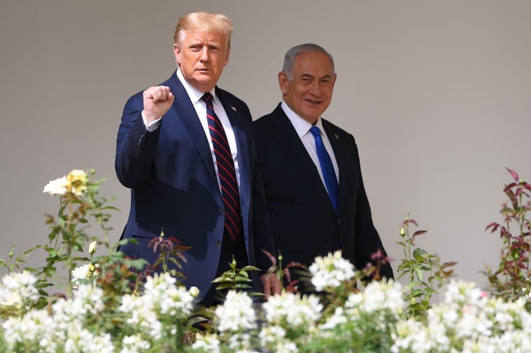 Photograph of Donald Trump and Benjamin Netanyahu at the White House