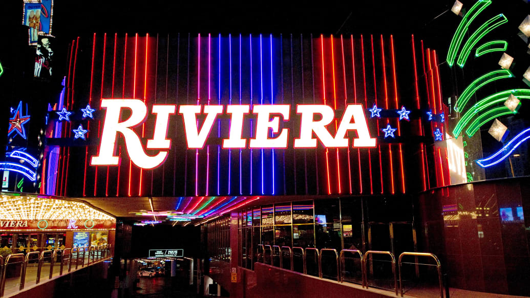 Las Vegas to raze Riviera casino, taking with it part of Vegas' mobster past