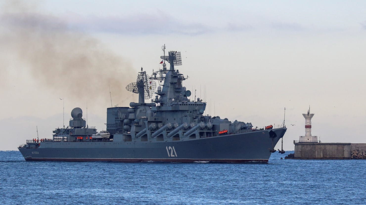 يتهرب الكرملين من الأسئلة المتعلقة بطاقم سفينة حربية موسكو
