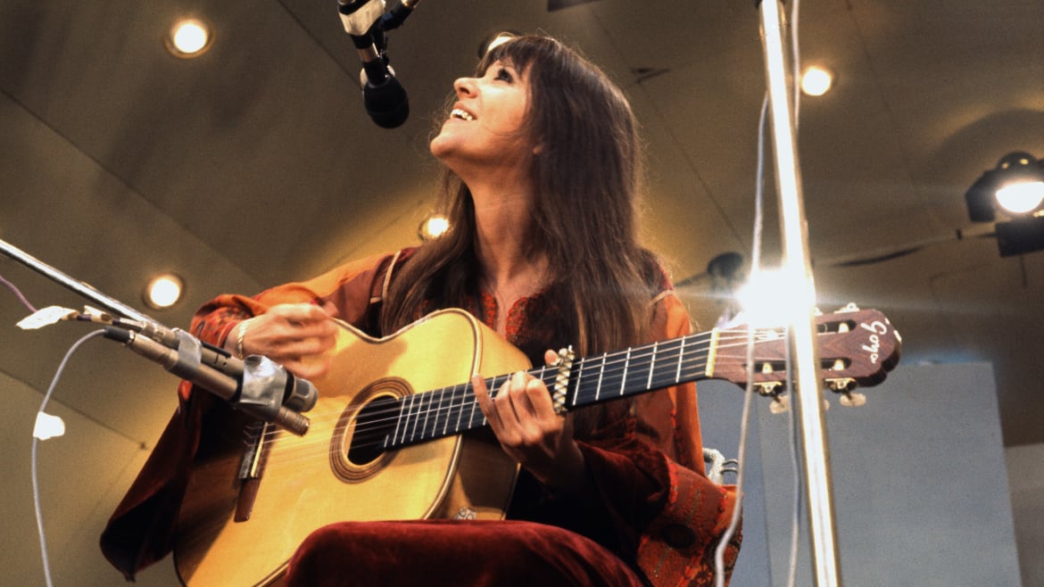 Melanie, Pioneering Folk Singer Who Dazzled at Woodstock, Dies at 76