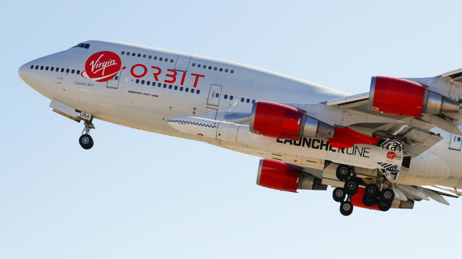 Richard Branson’s Virgin Orbit takes off to for a key drop test of its high-altitude launch system for satellites from Mojave, California, July 10, 2019. 