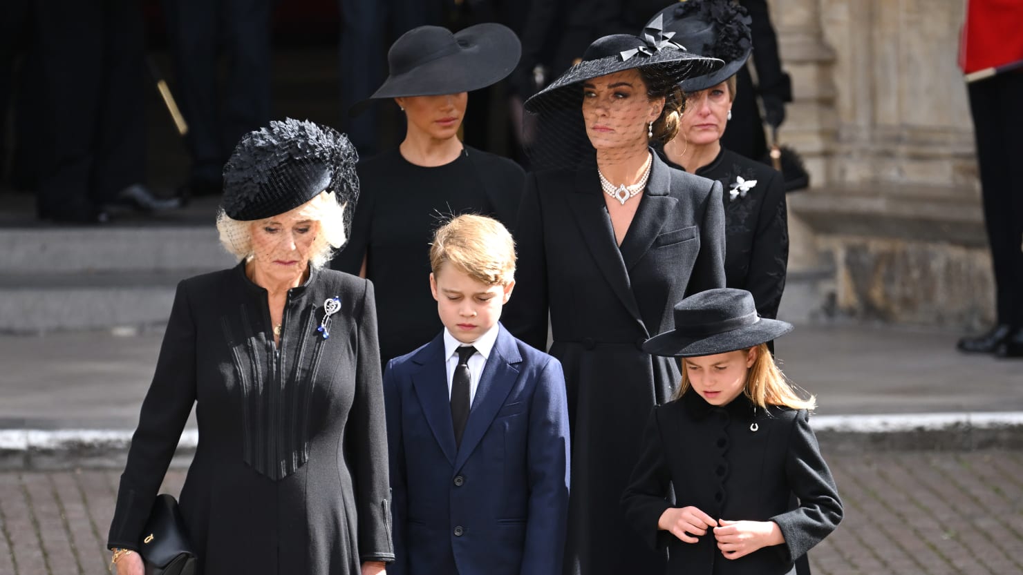 Meghan and Kate Totally Ignored Each Other for All 10 Days of the Queen's Funeral Rituals - The Daily Beast