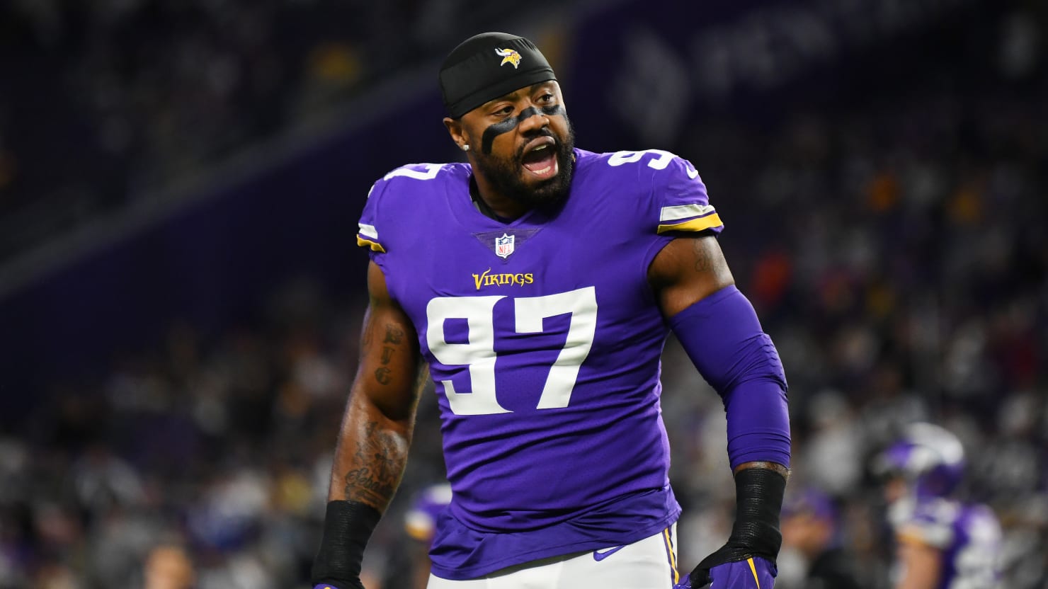 Vikings DE Everson Griffen Hospitalized After Barricading Himself with Gun  Over 'Threat'