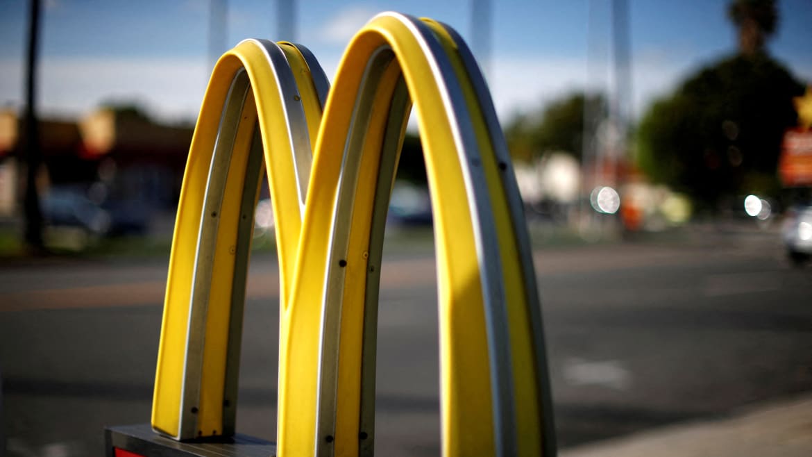 McDonald’s Rolls Out 14-Ounce ‘Big Arch’ Burger to Revive Sales 