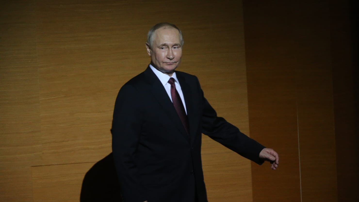 Les responsables occidentaux craignent que la grande retraite de Vladimir Poutine de Kherson ne soit un autre piège russe