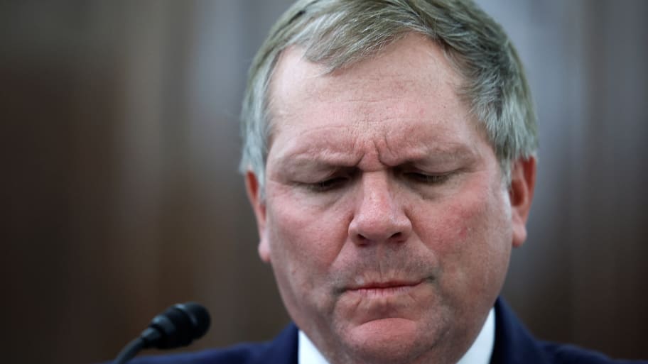 Alan Shaw grimaces during a Senate hearing.