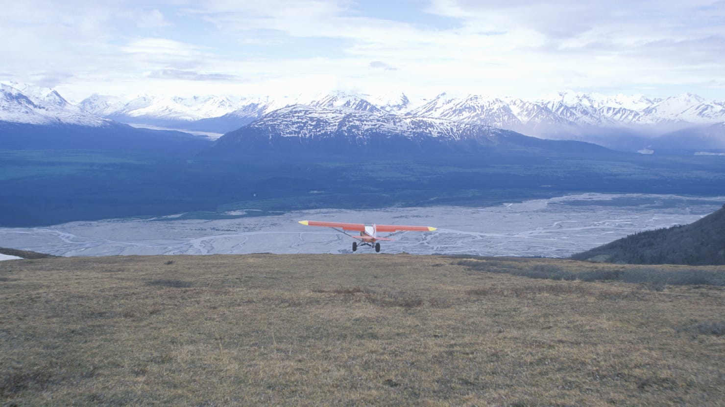 Pilot ‘Flying Wild Alaska’ Jim Tuito mendapat penghargaan Hari Ayah setelah kematiannya dalam kecelakaan pesawat